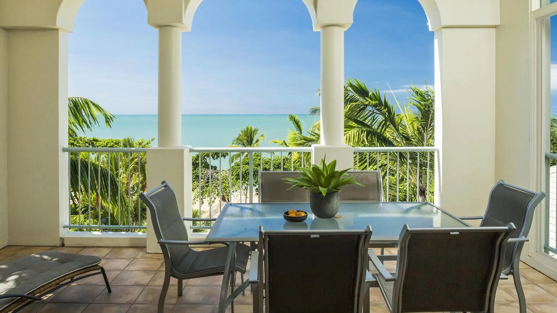 Sea Change Beachfront Apartments Trinity Beach Aparthotel