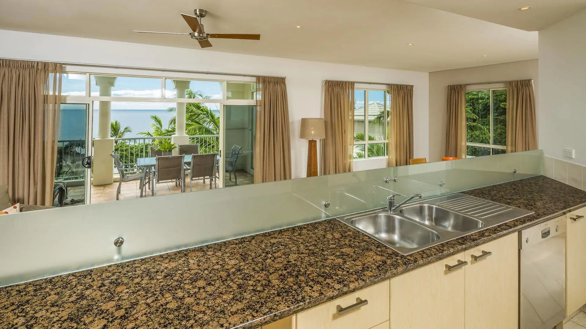 Aparthotel Sea Change Beachfront Apartments Trinity Beach