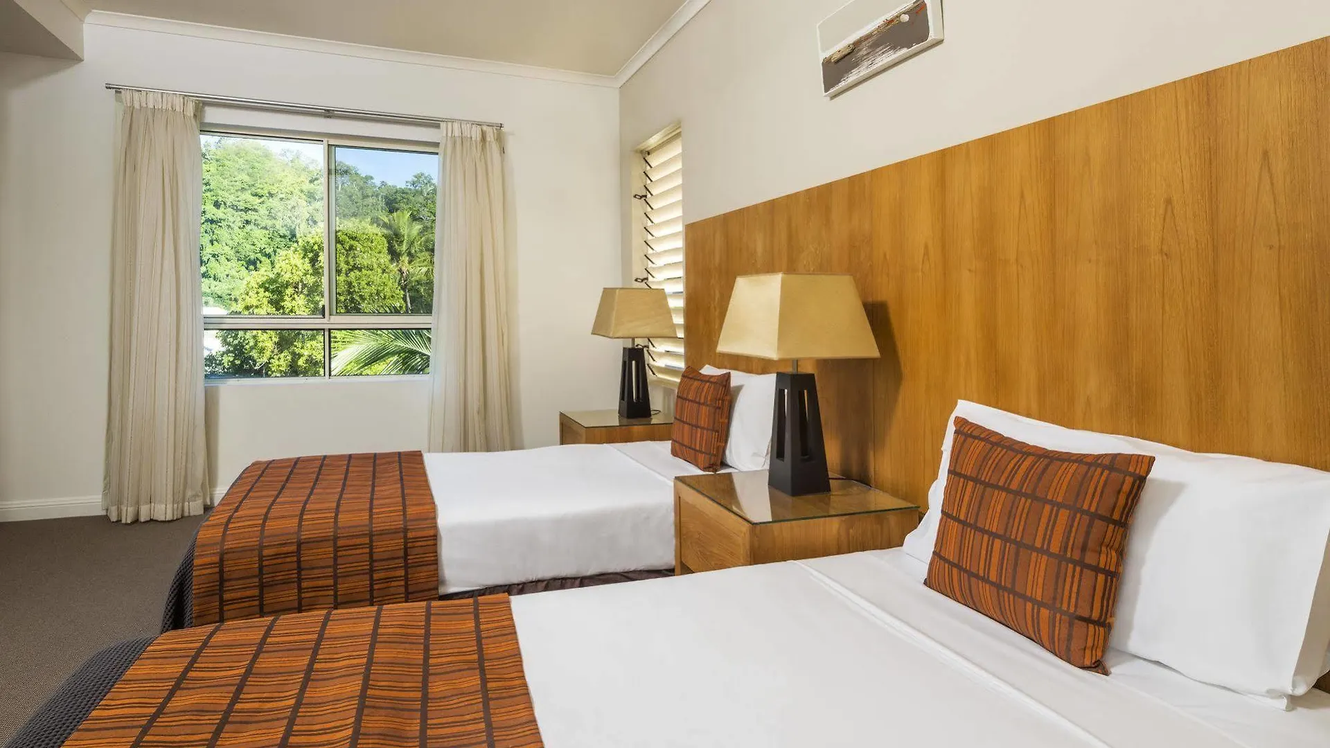 Sea Change Beachfront Apartments Trinity Beach